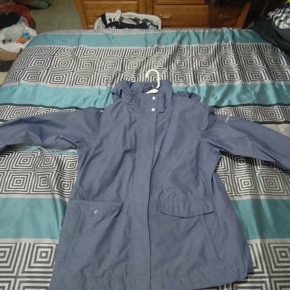 Large Navy blue interchangeable Columbia puff  Jacket.
